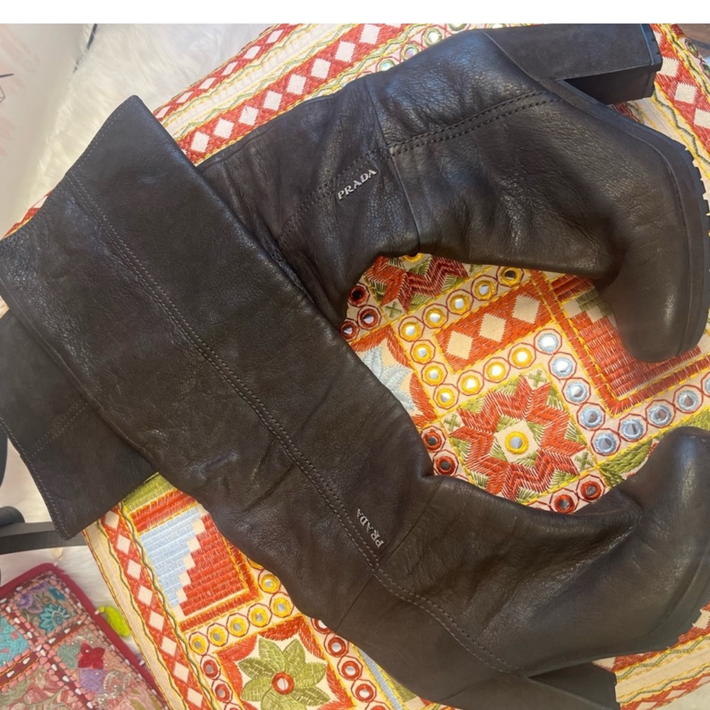 Prada Brown Heeled Boots Sleek Leather Design